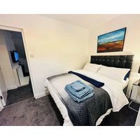 1 Luxe Exec Bedroom Apt Derby