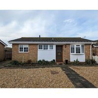 Marine Lodge - A Bungalow That Sleeps 4 Guests In 2 Bedrooms