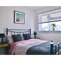 Entire 5 bedroom detached house free Parking 5 mins driving to Bicester Village