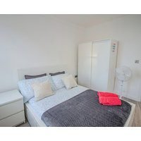Hyde Park Two Bedroom Apartment