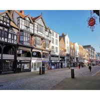 Pet-friendly 2 bed home near Chester train station. For 6 people.