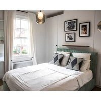 Stylish 2 Bedroom 2 Bathroom Townhouse & Garden