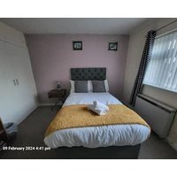 Lovely Apartment With Free Parking & Wi-fi