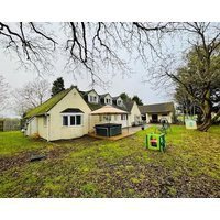 Vintage style Lodge In Windsor! Hot Tub! Sleeps 20