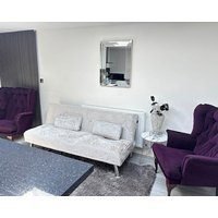 Cozy 2 Bed Property in High Wycombe Tn