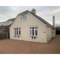 Just Five Minutes Walk From The Beach!