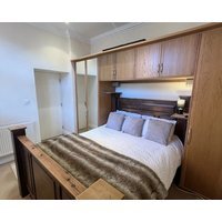 Character Victorian Apartment Close To Windsor Town With Secure Parking