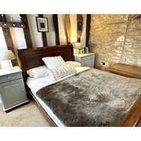 Retreat 4-bedroom Country Manor Hottub ample Parking Walking Routes