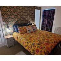 Entire Ground Floor Flat Free Off-Street Parking and Large Garden