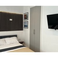 London Studios and Suites