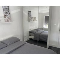 Impeccable Holiday House In London Sleeps Four