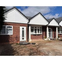 Vibrant Bungalow 2 Bedroom Apartment