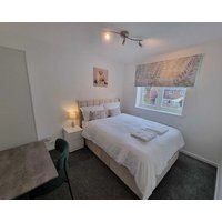 Charming 3bed House In Strood