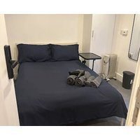 Buckingham Palace 15minutes away