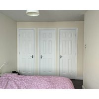 Cozy One Ensuite Bedroom Shared In The Flat Of 3 Bedrooms With Water Front View.