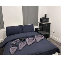 Vauxhall Victoria moments away