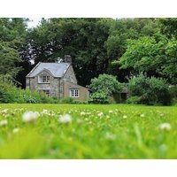 Garden Cottage - Sleeps 6 Guests In 3 Bedrooms