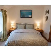 Ty Bach - Sleeps 2 Guests In 1 Bedroom