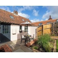 Fayette sleeps 4 2 bedrooms cute garden