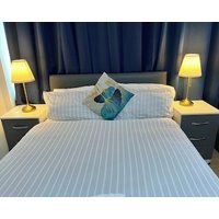 Modern Bedroom With 2 Bath Short Walk To Bullring