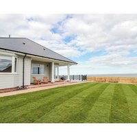 Seapoint Country Holiday Cottage With A Garden In Primrose Valley