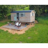 Shepherd Hut With Free Hot Tub Wifi And Breakfast Hamper.