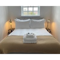 Epic Location Large Private Sunset Terrace. 500 Years Old With Modern Reno!