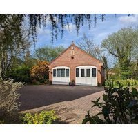Cosy and secluded brook-side lodge