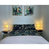 Urban Escape: Modern Retreat Near Uni & Hospital