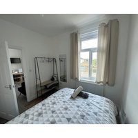 Cosy London Apartment By Underground Train Station - Starlet Stays