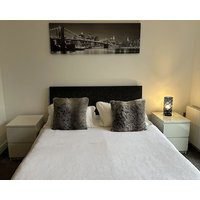 Stunning Flat with Parking Free near Sutton Station