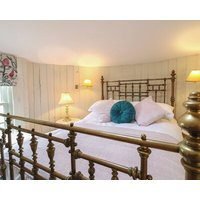 The Lazy Squire By The Water Romantic With Hot Tub In Rugeley