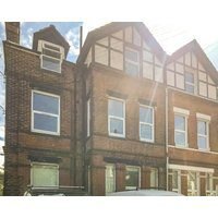 Minutes From Folkestone Central Station And Modern Flat With Three Bedrooms.