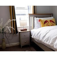 Cozy And Modern 2-bedroom Retreat In The Heart Of downtown