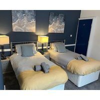 Modernised 4bed stay-away-home in Runcorn sleeps 7