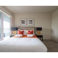 Chigwell 1br + Study Escape