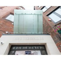 Luxurious Studio: Central Prime Reading Location