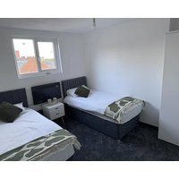 City Apartment Sleeps 5 with Parking