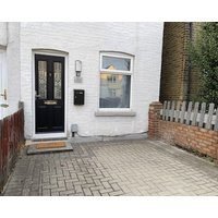 3 Bed House - Sleeps 5 - Garden - Parking - Wifi