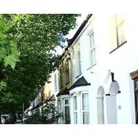 Spacious 4-Bed House - Sleeps 5 Garden & Parking