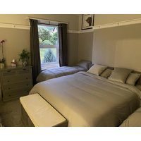 Seaside-Scarborough-WiFi-Parking-PetsOK-Sleeps-7 8