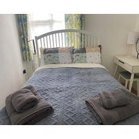 Luxury Riverside Apartment In Slough