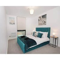 Deluxe 2 Bed York Flat with Gym Sleeps 6