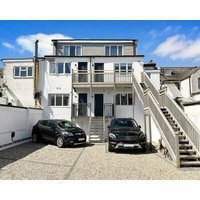 River Breeze 3-Bed BALCONY Apartment