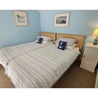Cove Cottage - Sleeps 6 Guests In 3 Bedrooms
