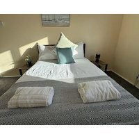 Comfortable 4-Bed Home with Free Parking