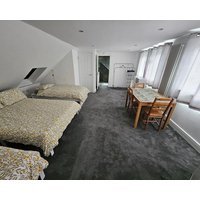 Self Contained Studio Near Windsor Attractions!