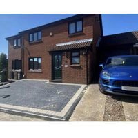 Room 3 minute drive from Luton Airport