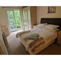 2 Bed Flat - Sleeps 4 - Parking - Wifi