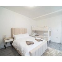 Spacious Duplex Apartment - Perfectly Situated in the Heart of the City